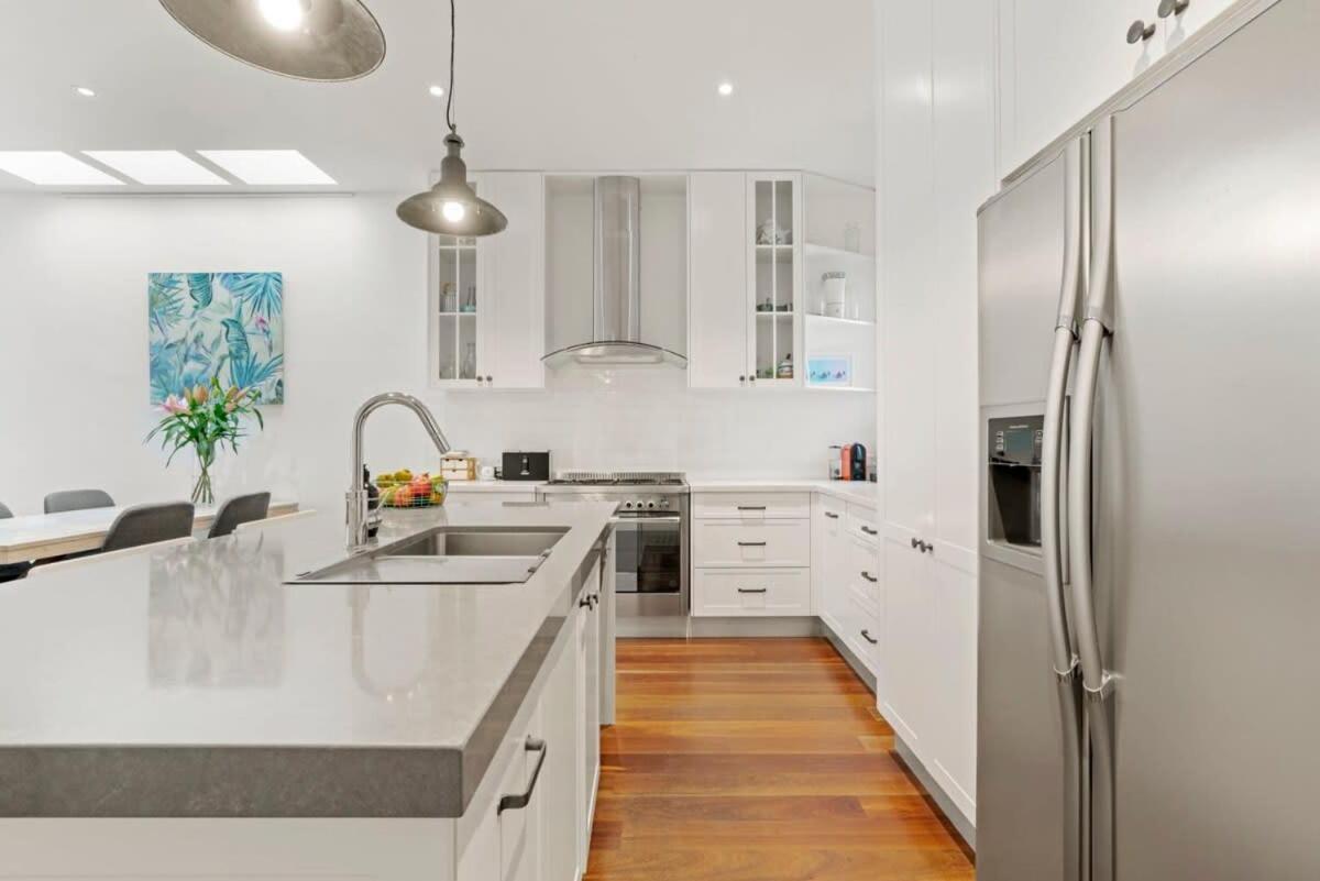 Bright Home In Trendy Newtown Close To The Park ซิดนีย์ ภายนอก รูปภาพ