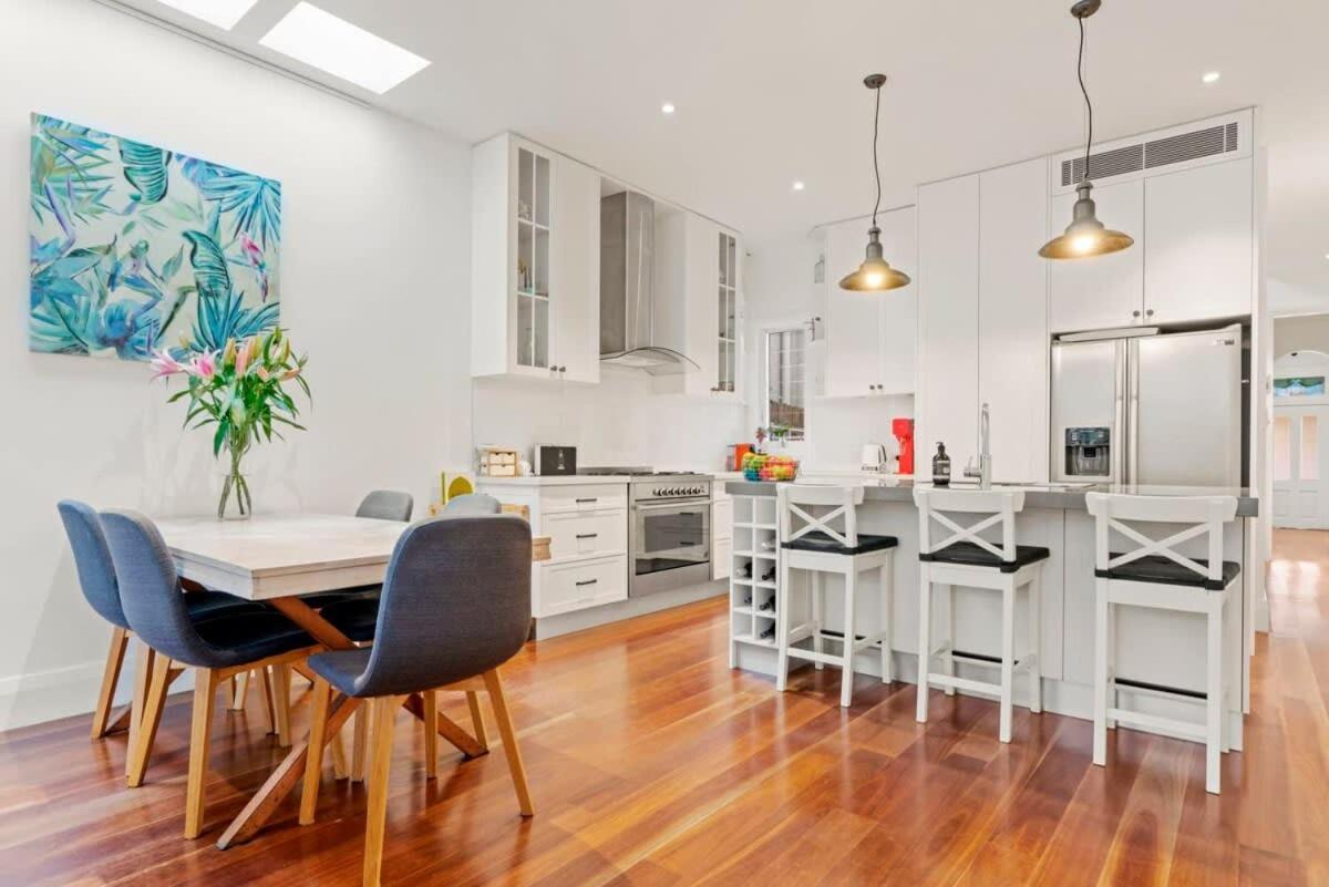 Bright Home In Trendy Newtown Close To The Park ซิดนีย์ ภายนอก รูปภาพ